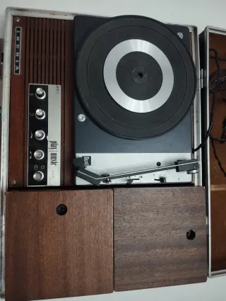 Giradischi da viaggio