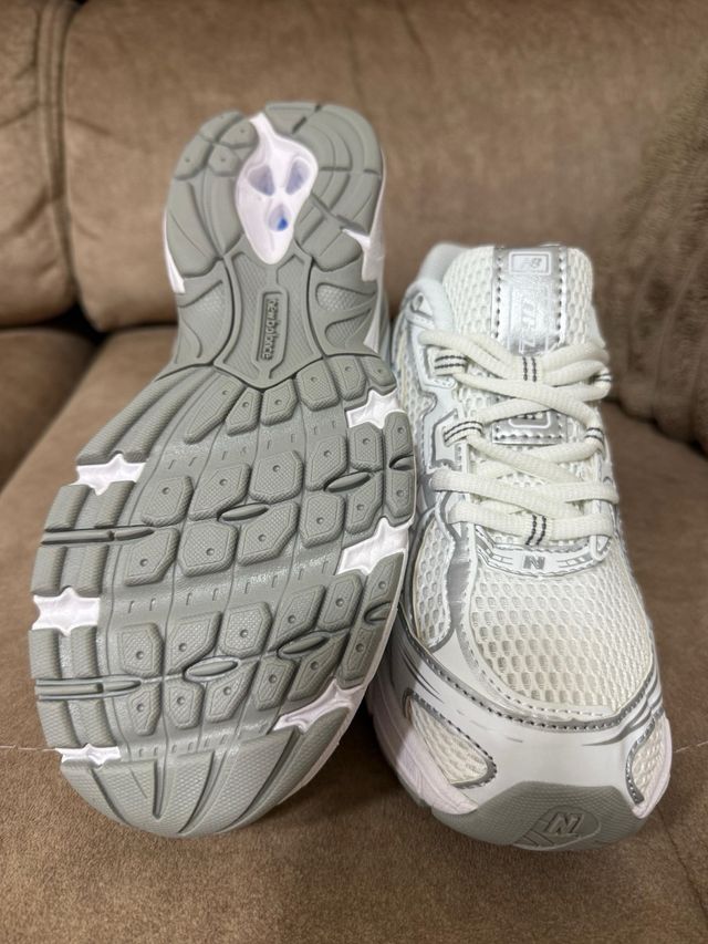 New Balance 740 Mujer Plata y Blanco