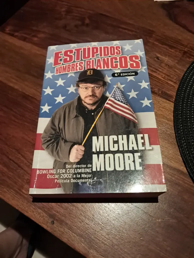 ESTUPIDOS HOMBRES BLANCOS (Spanish Edition)