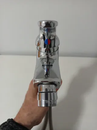 Grifo de lavabo o bidé cromado