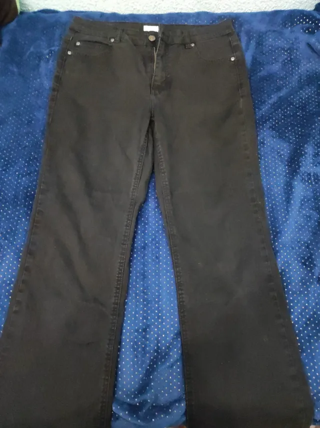 Vaqueros negros Low waist + straight.