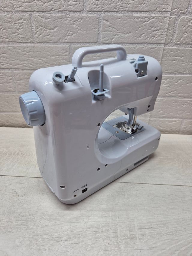 Máquina de costura ufesa SW1201