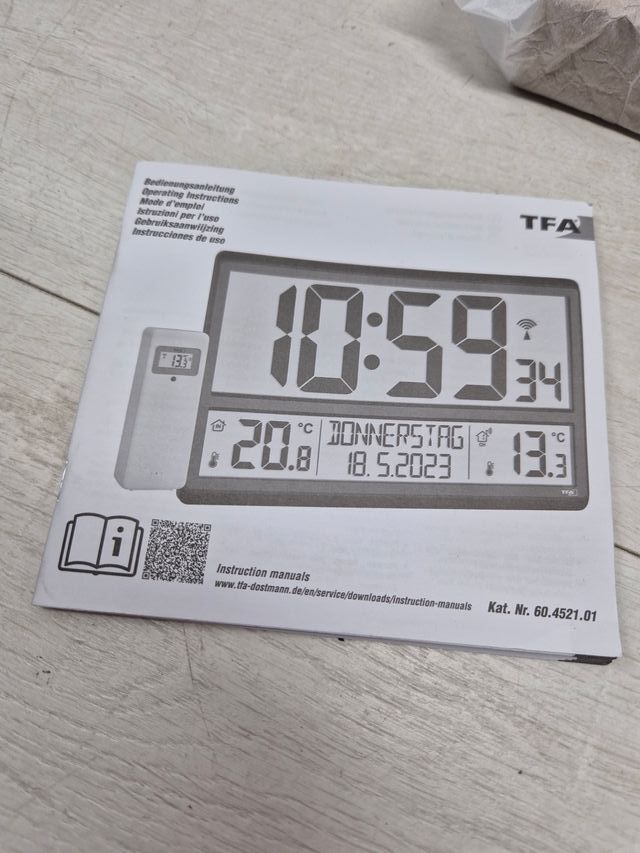 Relógio de parede digital com temperatura