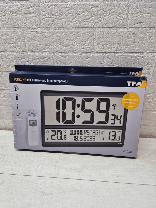 Relógio de parede digital com temperatura