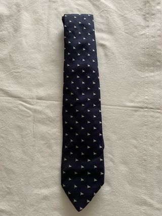 Corbata azul marino con estampado de veleros