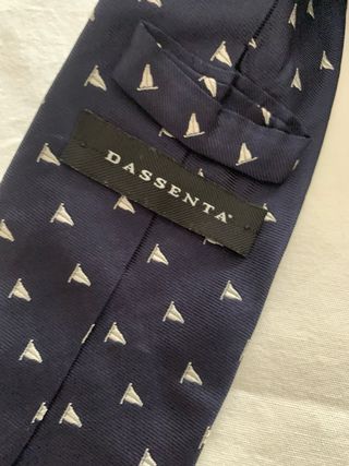 Corbata azul marino con estampado de veleros