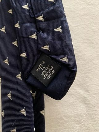 Corbata azul marino con estampado de veleros
