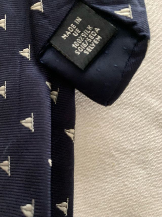 Corbata azul marino con estampado de veleros