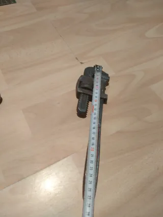 Llave de tubo ajustable