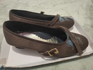 Zapatos de fallera marrones