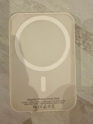 Black Friday! Batteria esterna iPhone MagSafe Apple