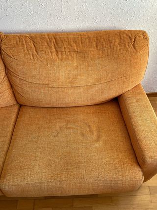 Sofá naranja de tela