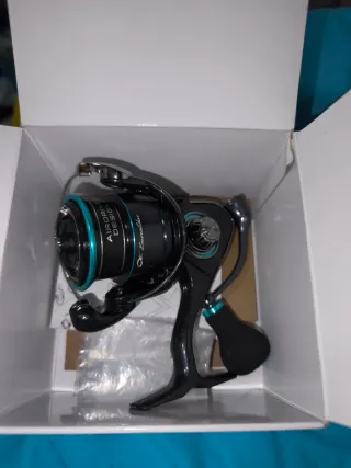 Carrete Daiwa Emeraldas LT3000S-H.   Caña emeralda