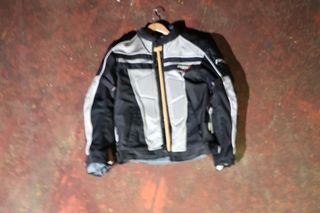 Chaqueta Negra y Gris PGS  precio negociable