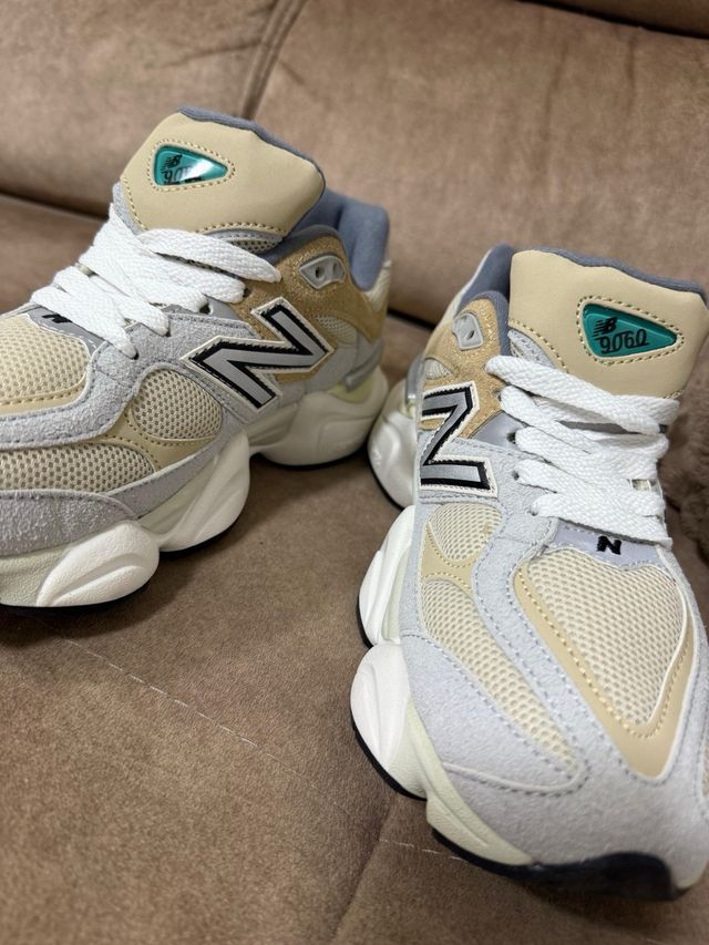 New Balance 9060 Mujer Beige/Gris
