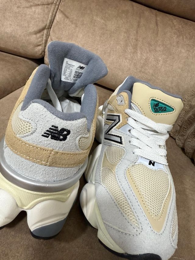 New Balance 9060 Mujer Beige/Gris