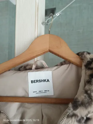 Chaqueta Bershka leopardo capucha