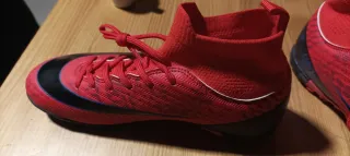 Botas de fútbol sala Nike rojas