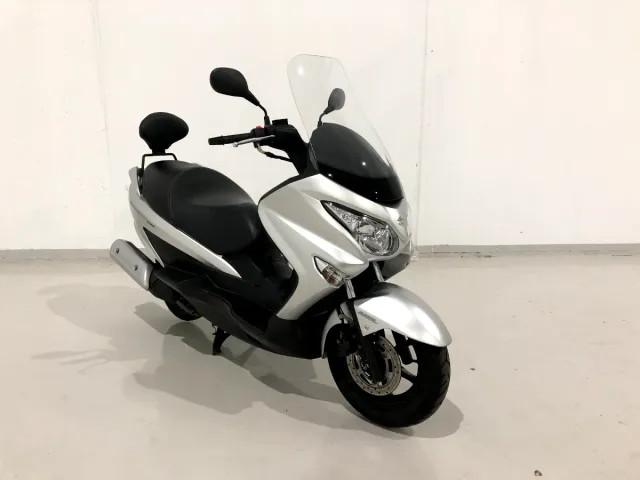 Suzuki Burgman UH200