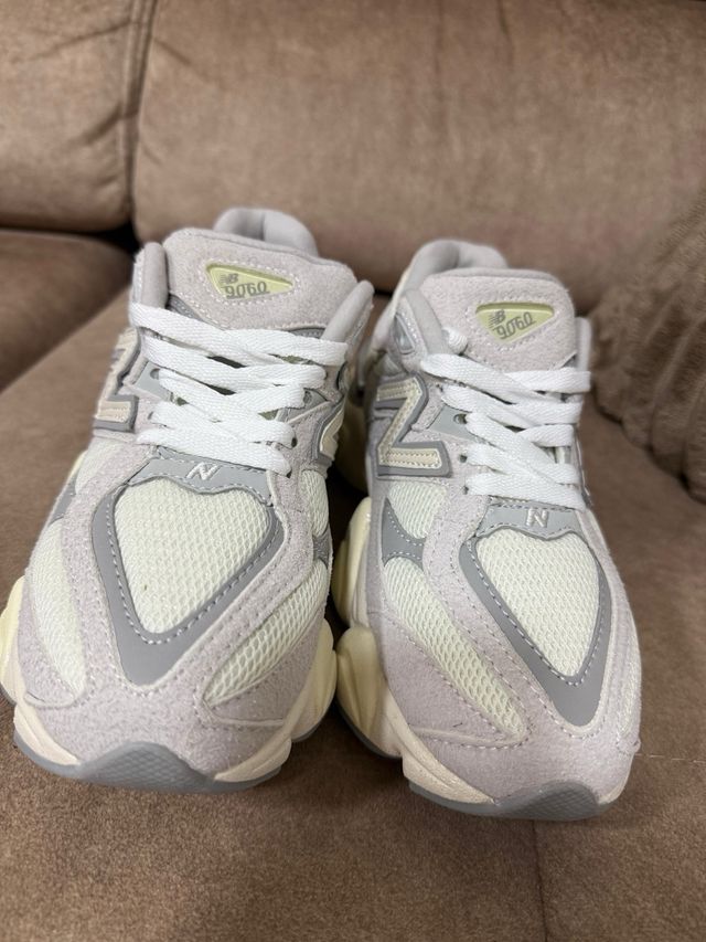 New Balance 9060 Mujer Beige/Gris