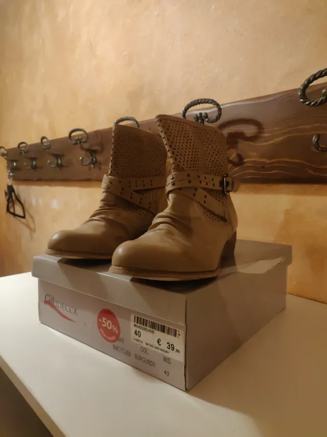 Stivaletti Giudecca beige n.40 nuovi