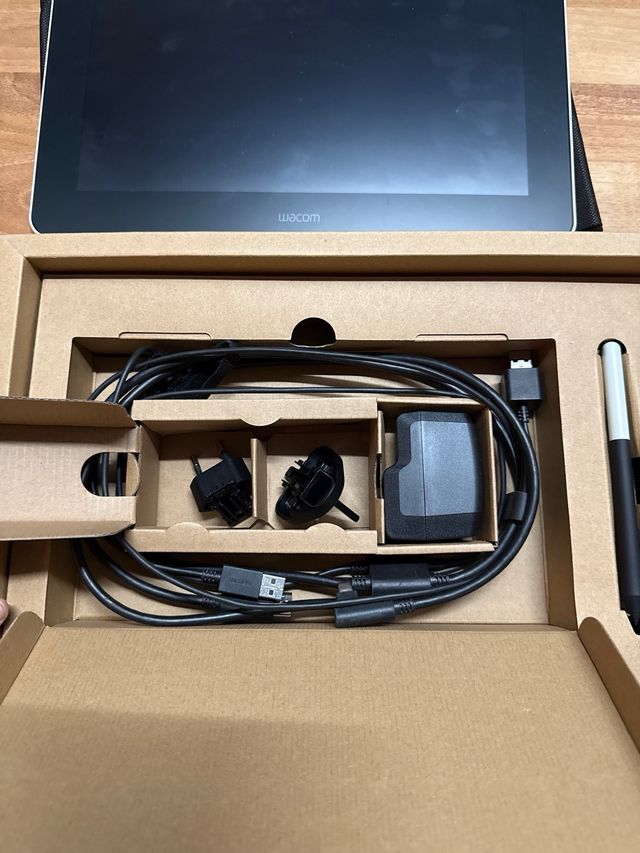 Wacom One Creative Pen Display 13.3 casi nuevo