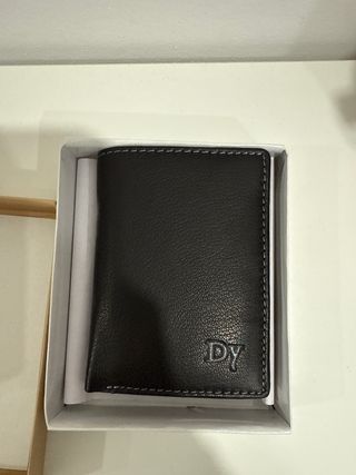 Cartera de piel negra para hombre