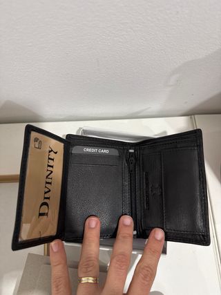 Cartera de piel negra para hombre