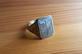 Anillo militar antiguo paracaidistas