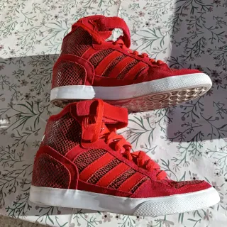 Adidas Bambas Estampado Animal Rojo.