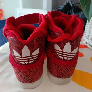 Adidas Bambas Estampado Animal Rojo.