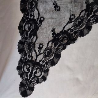Velo de encaje antiguo negro