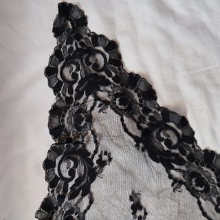 Velo de encaje antiguo negro