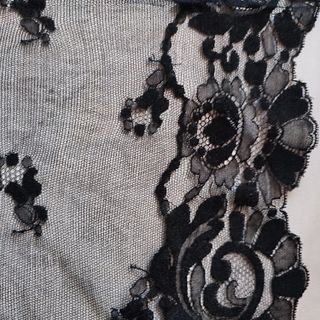 Velo de encaje antiguo negro