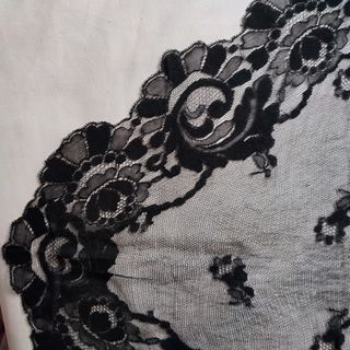 Velo de encaje antiguo negro