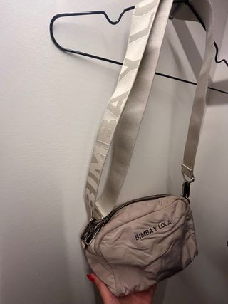 Bolso bandolera Bimba y Lola beige y plateado