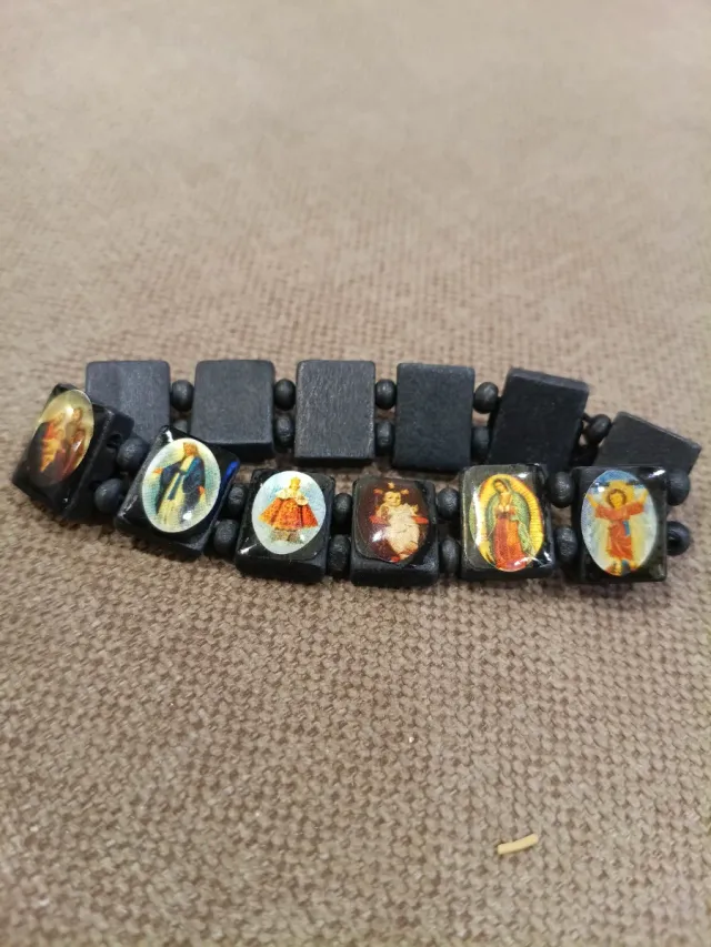 Pulsera elástica estampitas vírgenes