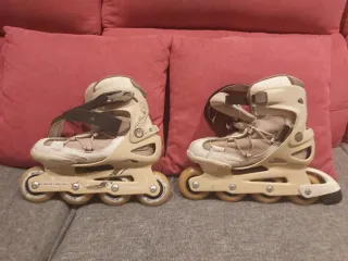 Patines en línea color beige
