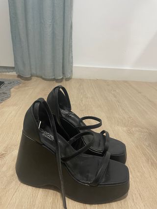 Sandalias plataforma negra Ulanka