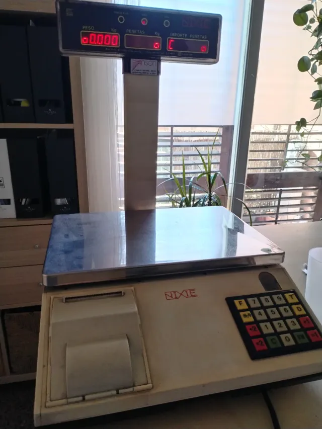 Báscula Nixie antigua