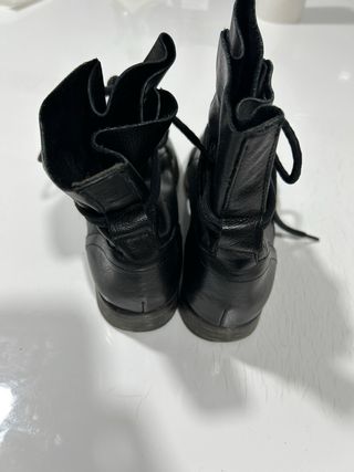 Botines negros con cordones
