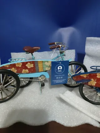 Decoración Vintage Bicicletas con tabla de surf