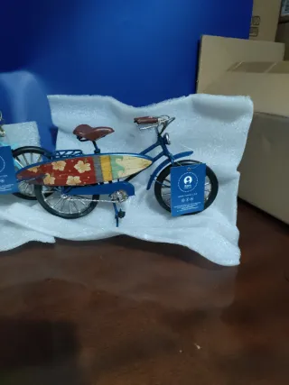 Decoración Vintage Bicicletas con tabla de surf