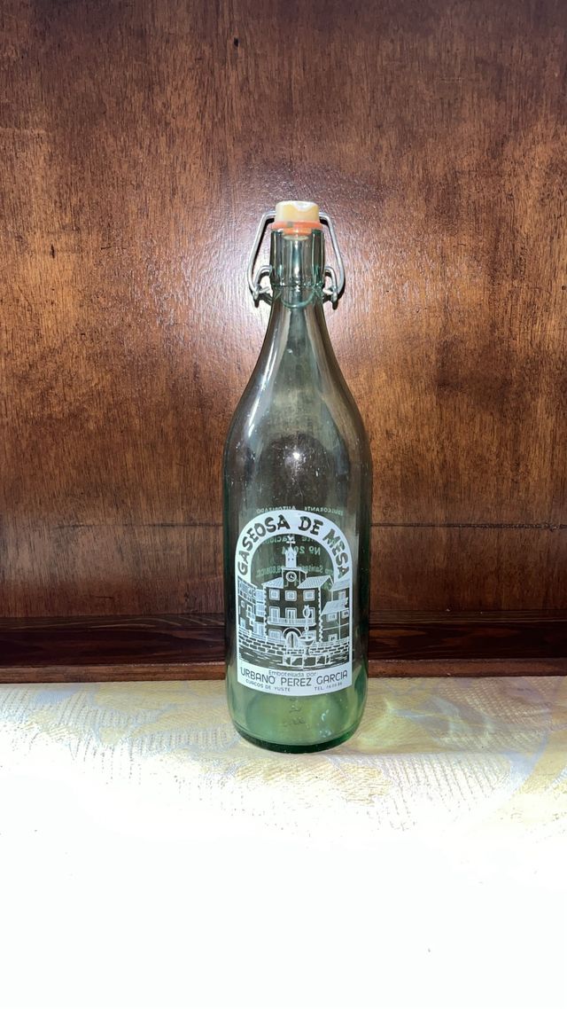 Botella Gaseosa de Mesa Urbano Pérez