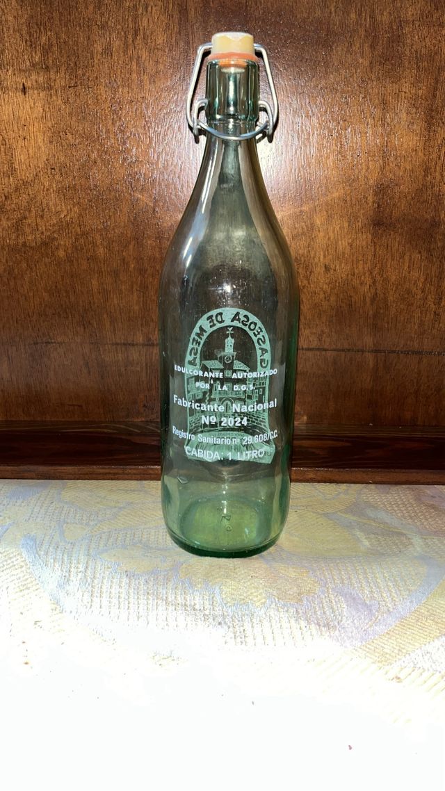 Botella Gaseosa de Mesa Urbano Pérez