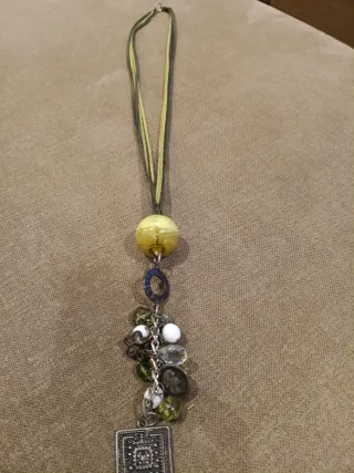 Collar largo con colgantes