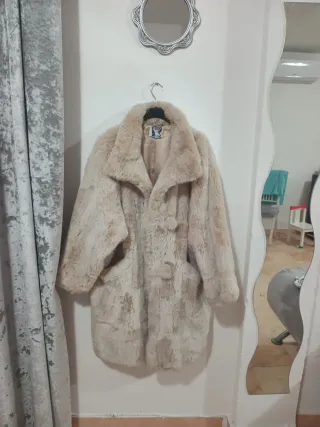 Abrigo de pelo beige talla única