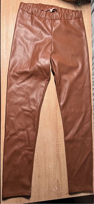 Pantalón efecto piel marrón