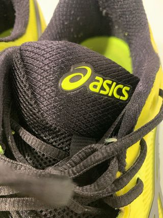 Zapatillas Asics Amarillas y Negras