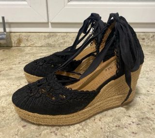 Cuñas negras Just Me con lazos